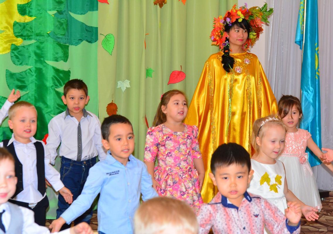 Праздник осени в детском саду №102